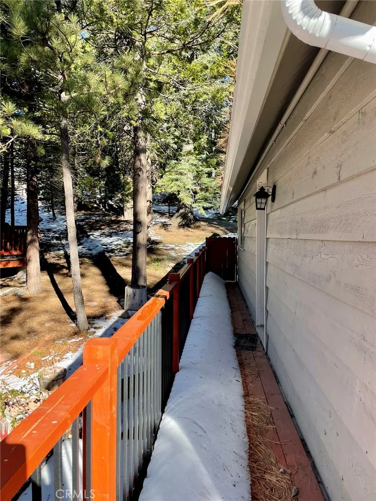 521 Grass Valley Road Lake Arrowhead, CA 92352