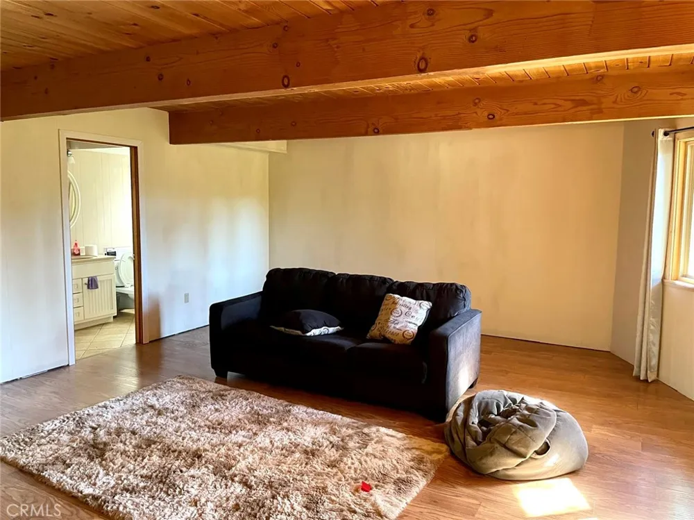 521 Grass Valley Road Lake Arrowhead, CA 92352