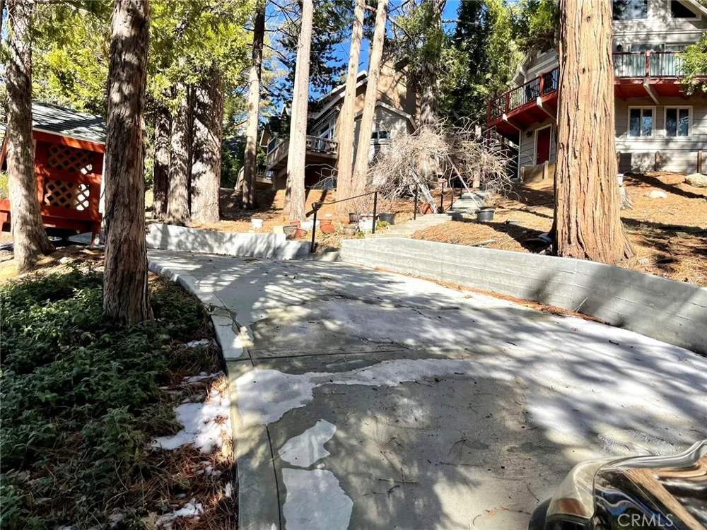 521 Grass Valley Road Lake Arrowhead, CA 92352