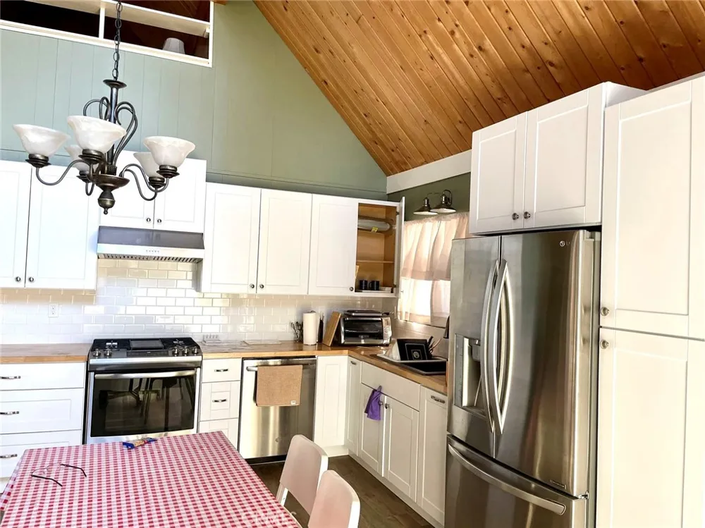 521 Grass Valley Road Lake Arrowhead, CA 92352