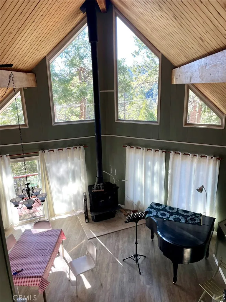 521 Grass Valley Road Lake Arrowhead, CA 92352