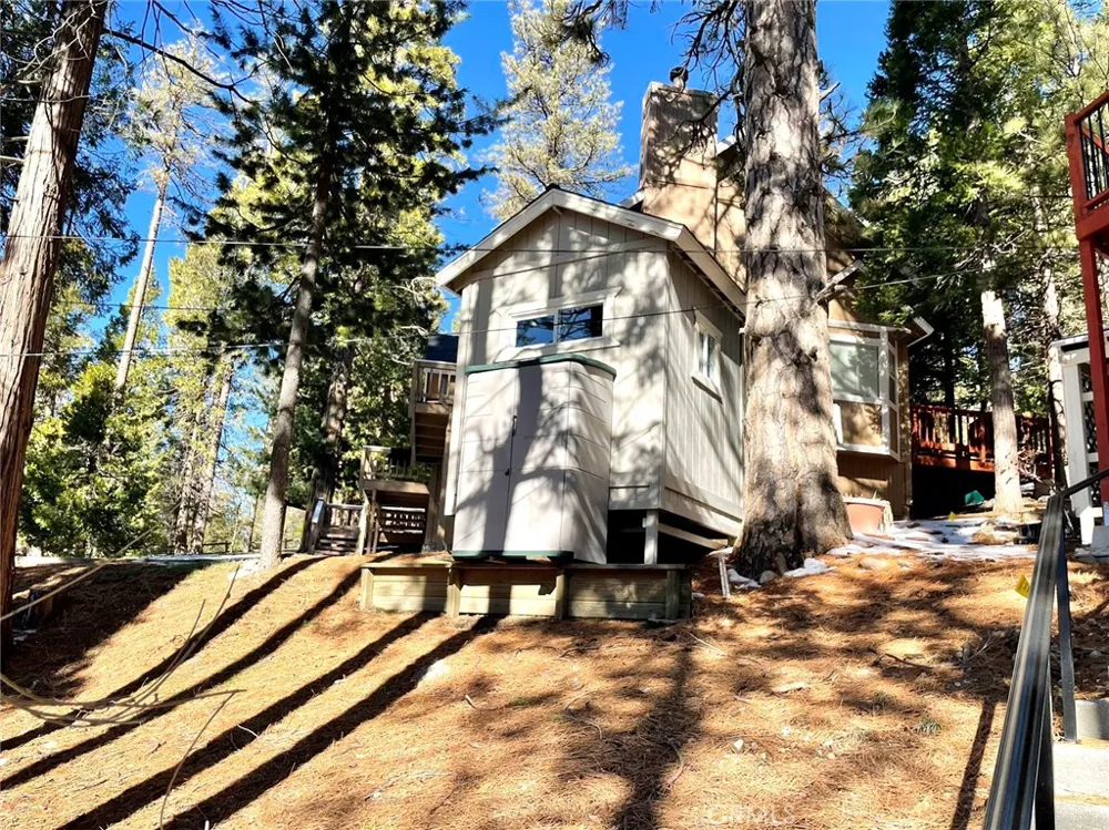 521 Grass Valley Road Lake Arrowhead, CA 92352