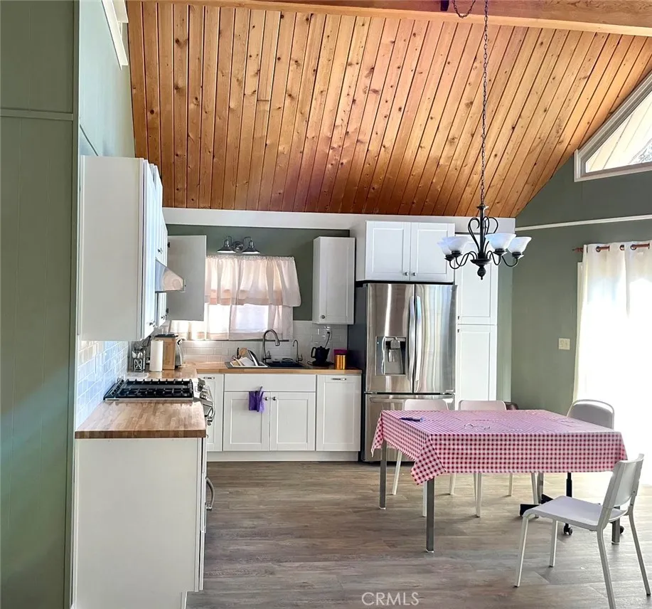 521 Grass Valley Road Lake Arrowhead, CA 92352