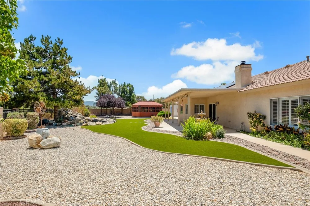 6955 Oak View Court Oak Hills, CA 92344