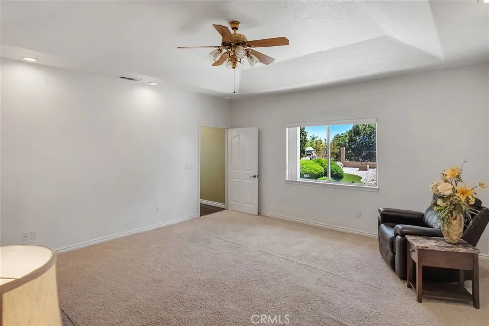 6955 Oak View Court Oak Hills, CA 92344