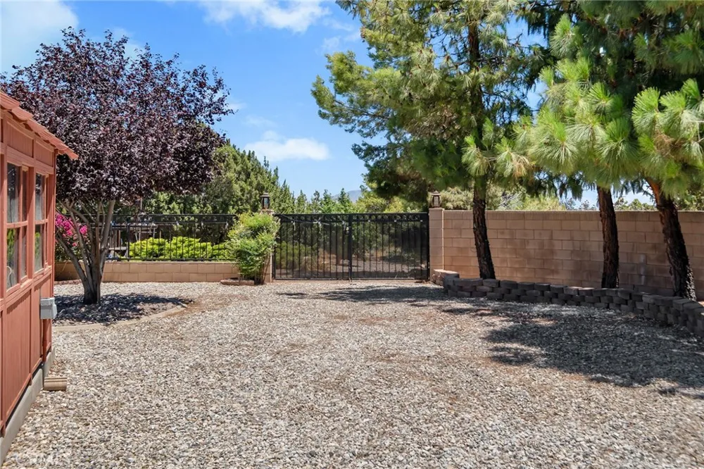 6955 Oak View Court Oak Hills, CA 92344