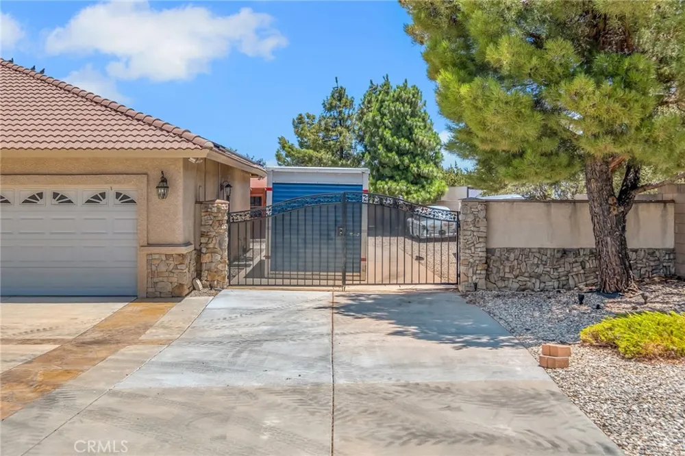 6955 Oak View Court Oak Hills, CA 92344