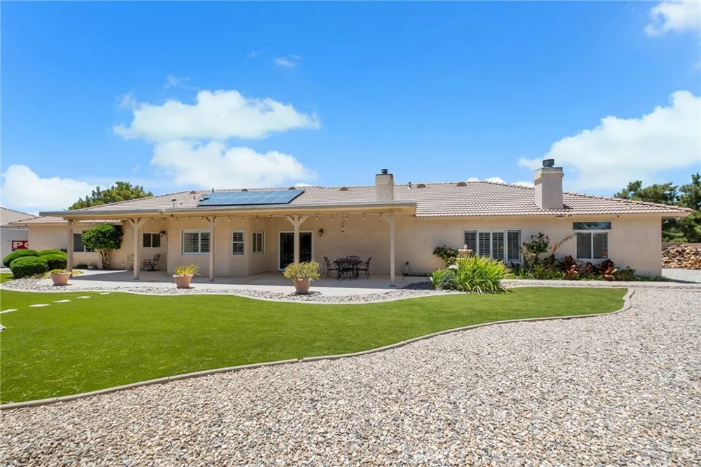 6955 Oak View Court Oak Hills, CA 92344