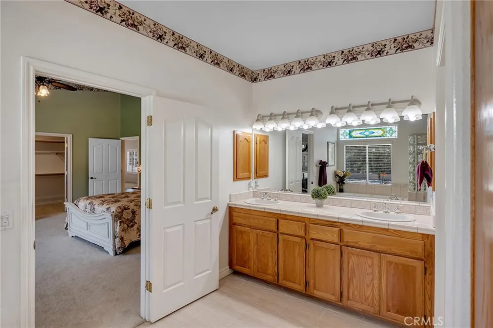 6955 Oak View Court Oak Hills, CA 92344