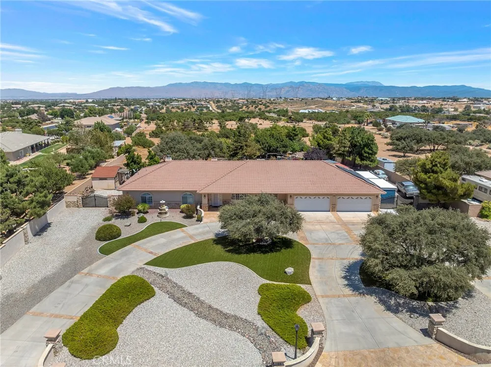 6955 Oak View Court Oak Hills, CA 92344