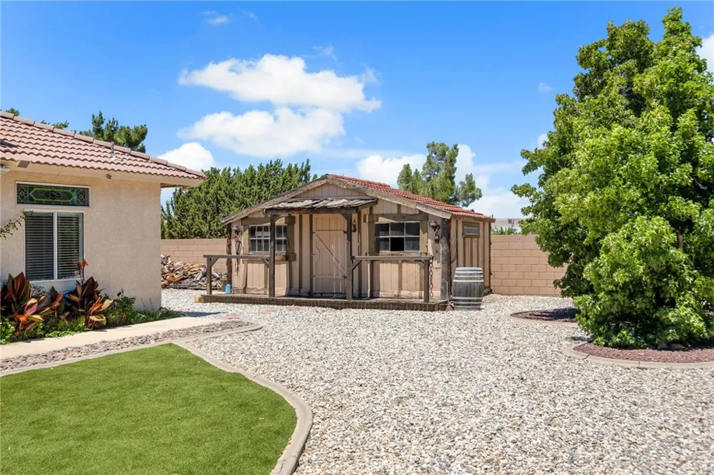 6955 Oak View Court Oak Hills, CA 92344