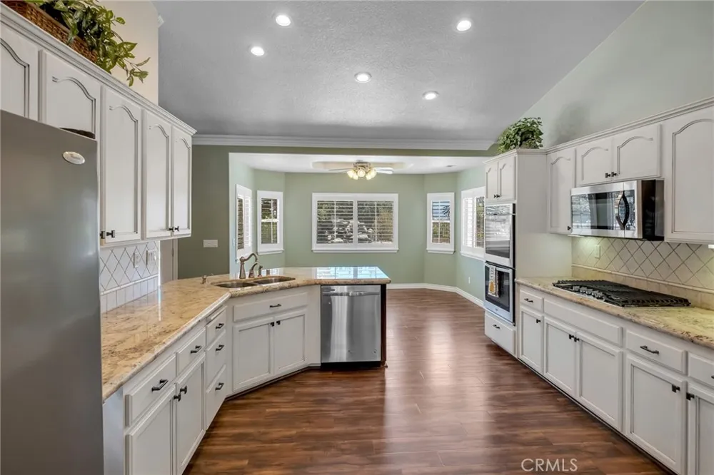 6955 Oak View Court Oak Hills, CA 92344