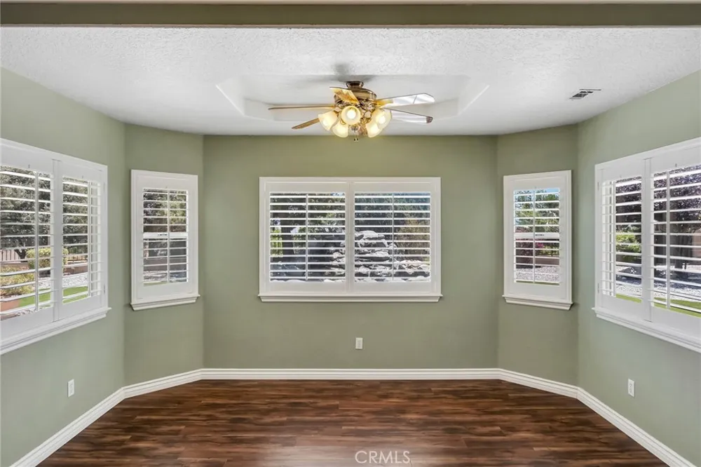 6955 Oak View Court Oak Hills, CA 92344