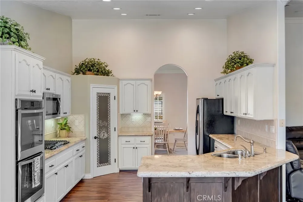 6955 Oak View Court Oak Hills, CA 92344