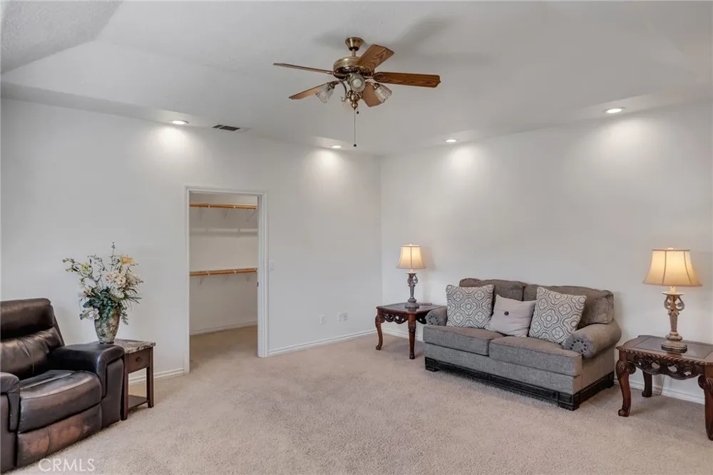 6955 Oak View Court Oak Hills, CA 92344