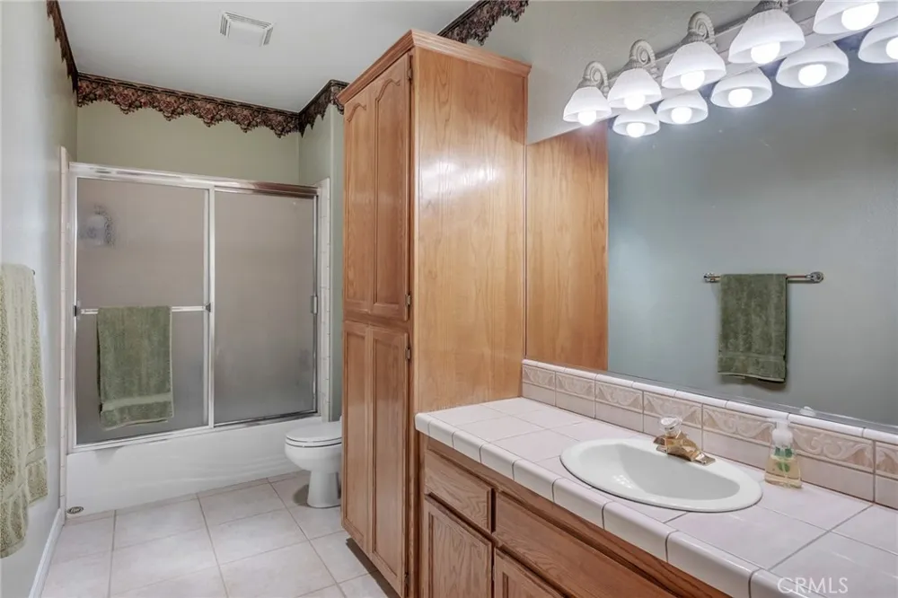 6955 Oak View Court Oak Hills, CA 92344