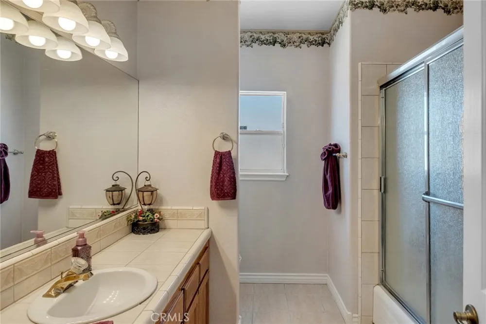 6955 Oak View Court Oak Hills, CA 92344