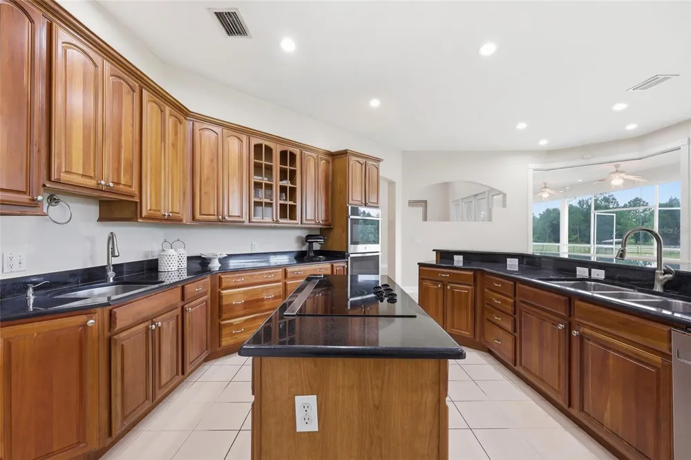 13525 PALM DRIVE Astatula, FL 34705