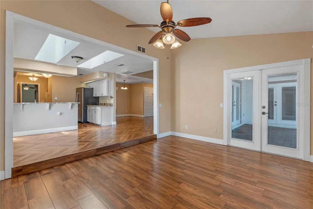 521 LAKESHORE CIRCLE Lake Mary, FL 32746