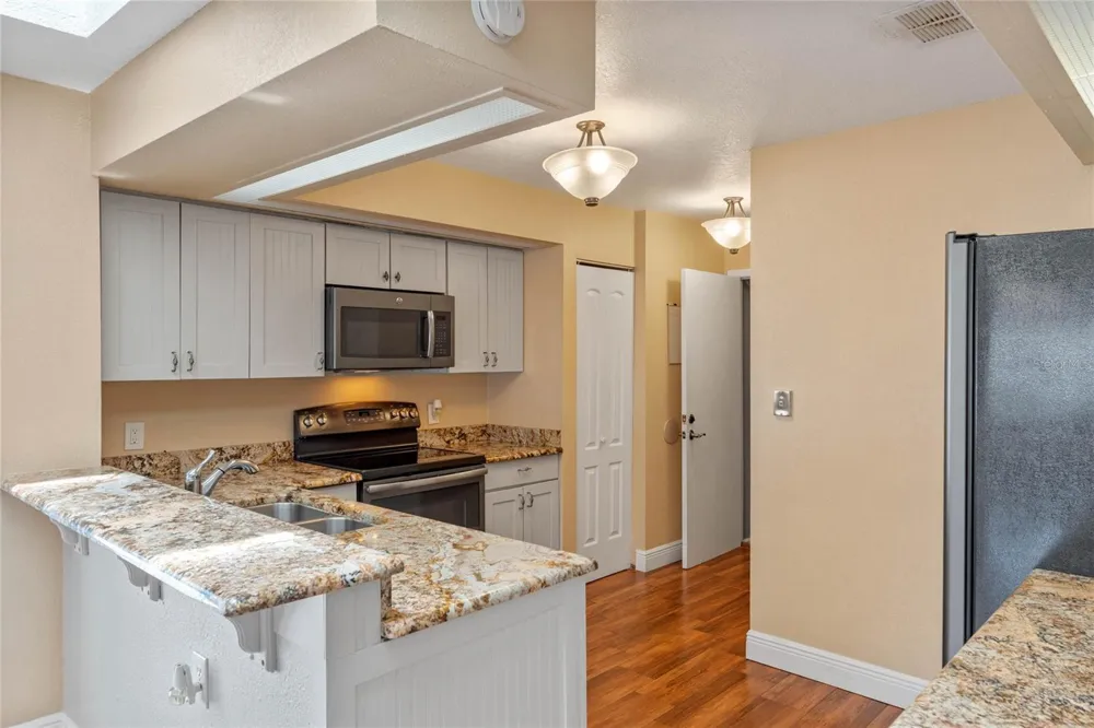 521 LAKESHORE CIRCLE Lake Mary, FL 32746