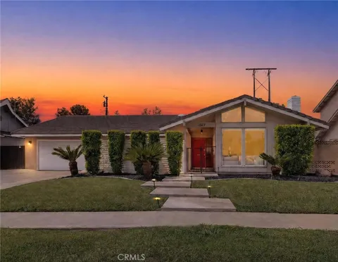 1517 E Riverview