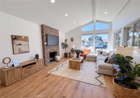 1517 E Riverview