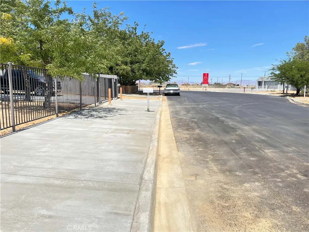 21219 Kenniston California City, CA 93505