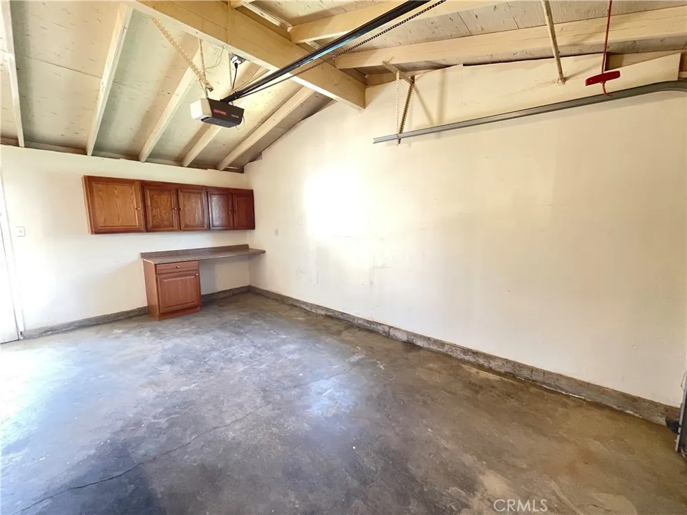 21219 Kenniston California City, CA 93505