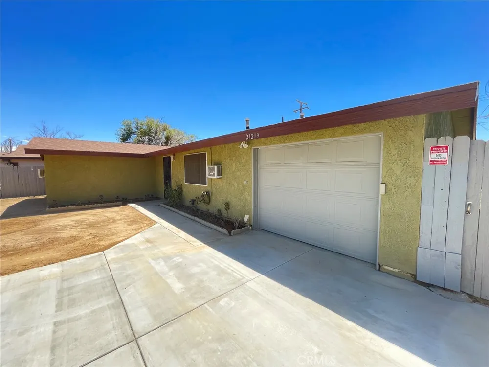 21219 Kenniston California City, CA 93505