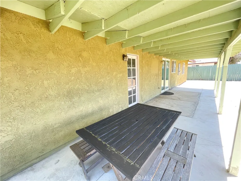 21219 Kenniston California City, CA 93505