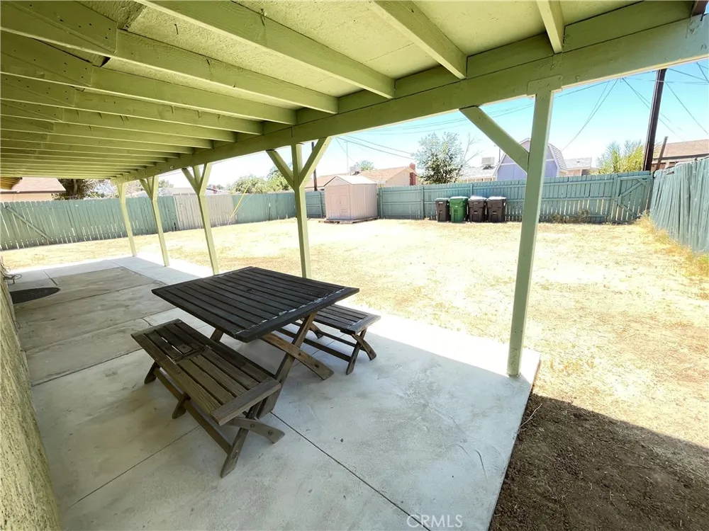 21219 Kenniston California City, CA 93505