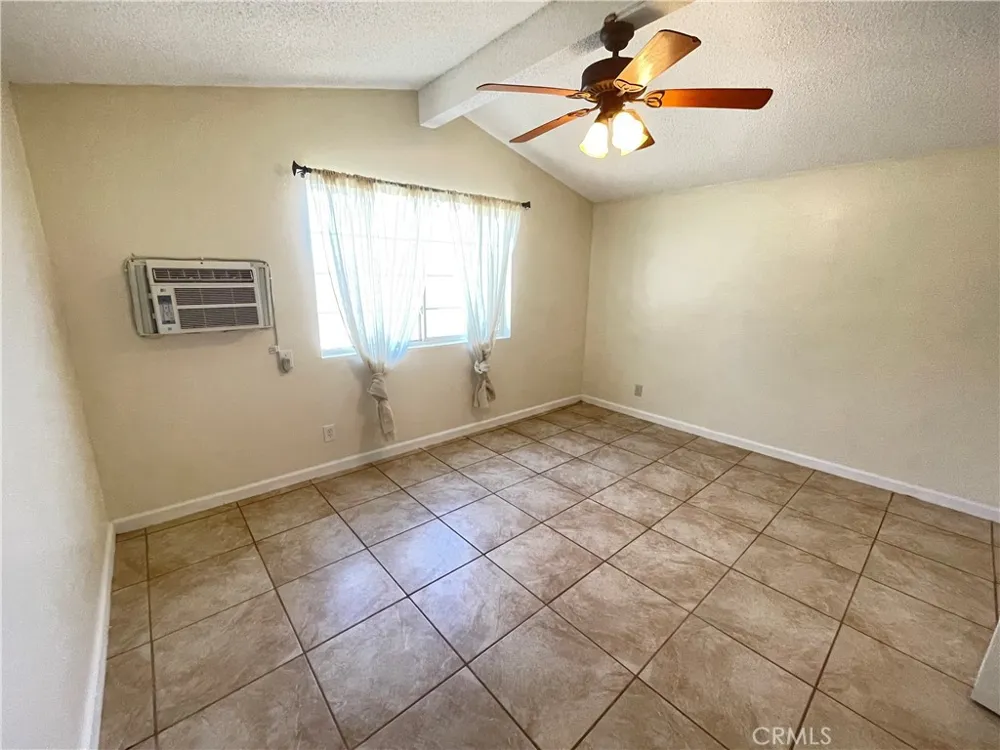 21219 Kenniston California City, CA 93505