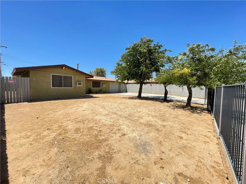21219 Kenniston California City, CA 93505