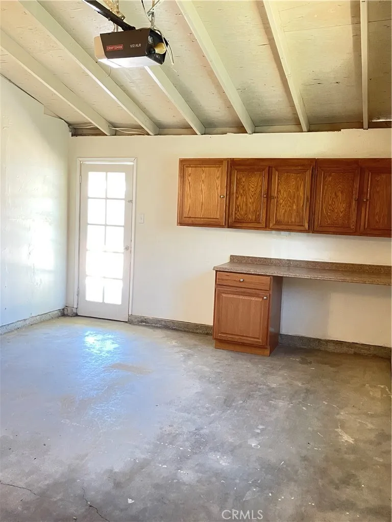 21219 Kenniston California City, CA 93505