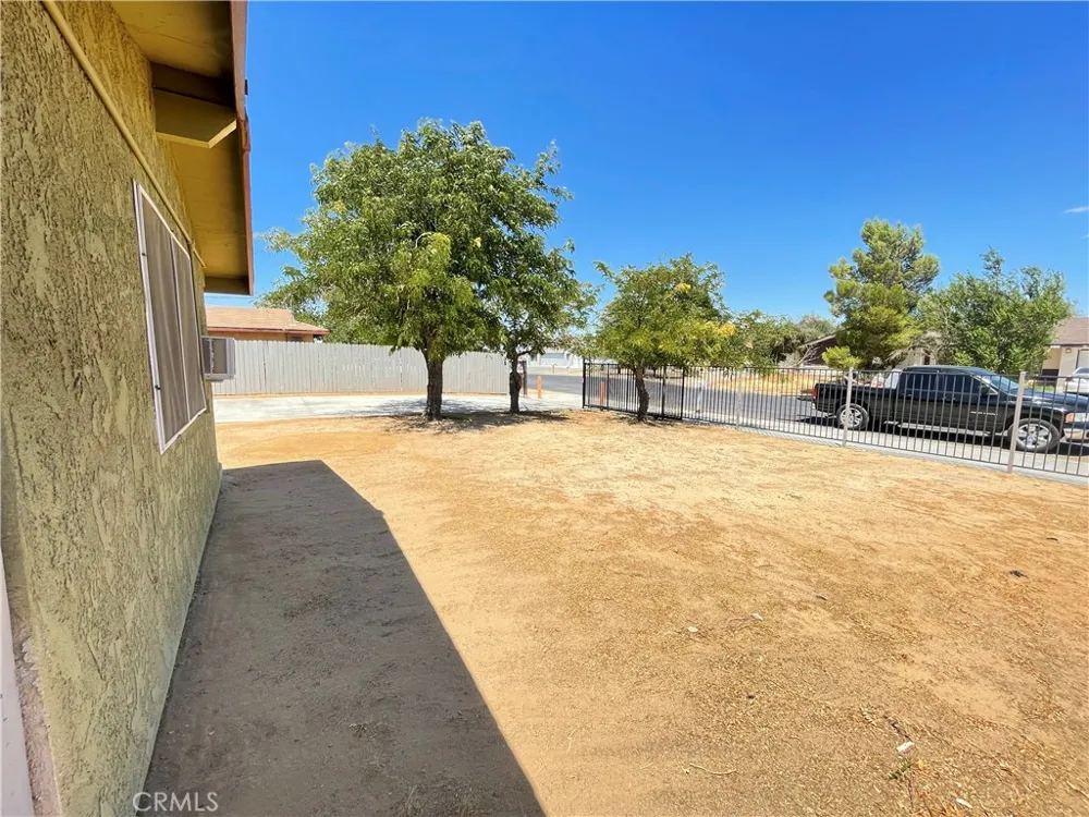 21219 Kenniston California City, CA 93505