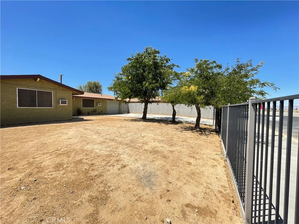 21219 Kenniston California City, CA 93505