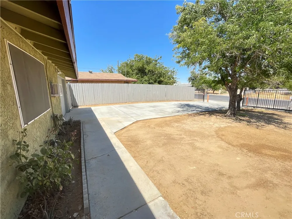 21219 Kenniston California City, CA 93505