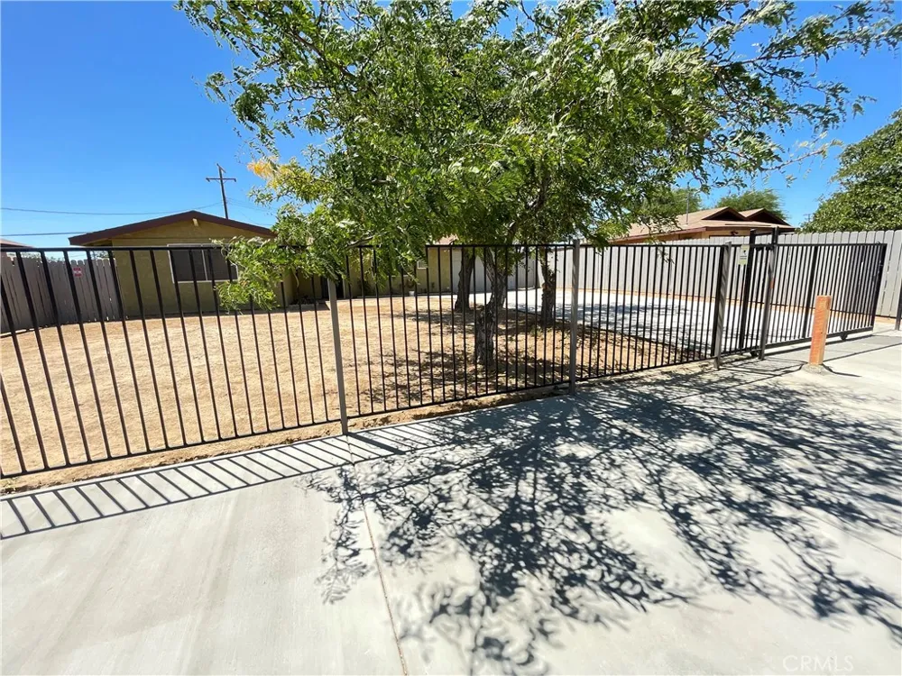 21219 Kenniston California City, CA 93505