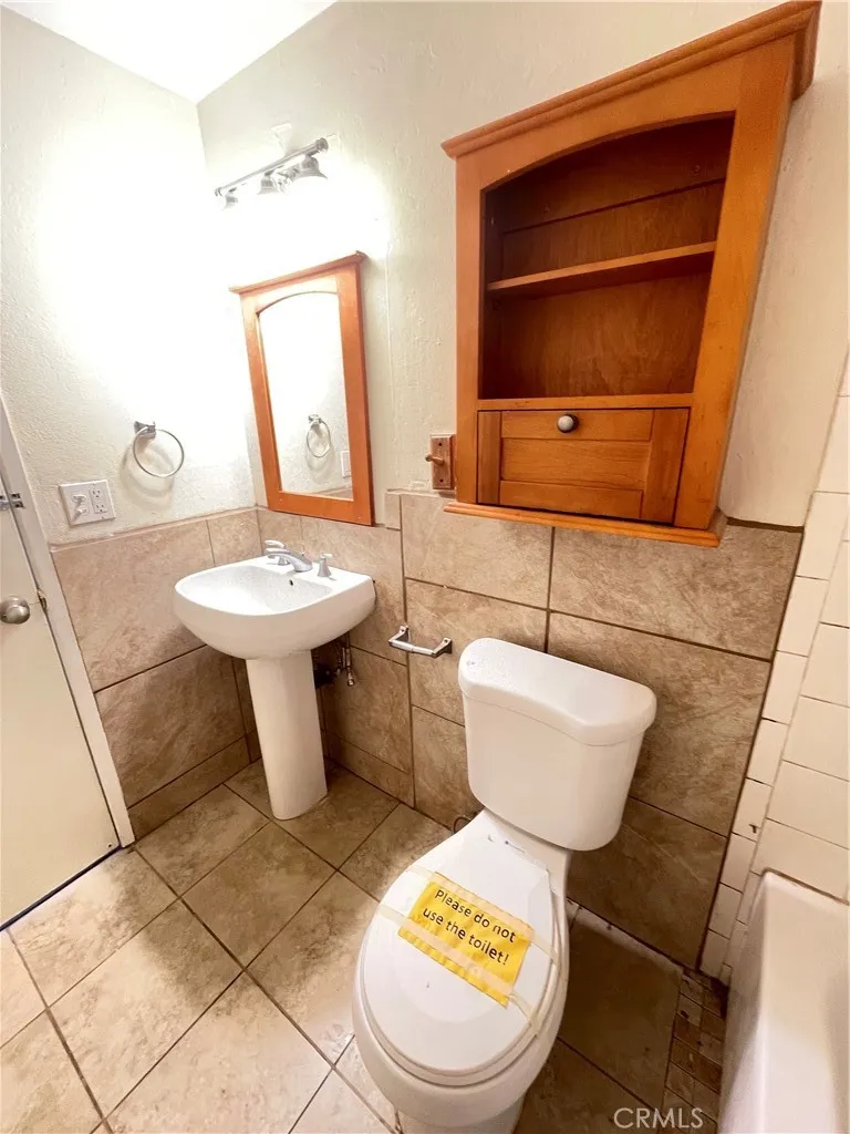 21219 Kenniston California City, CA 93505