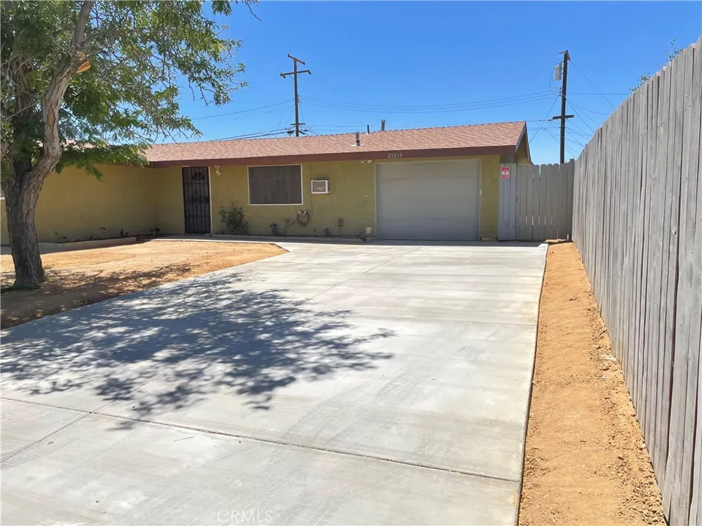 21219 Kenniston California City, CA 93505
