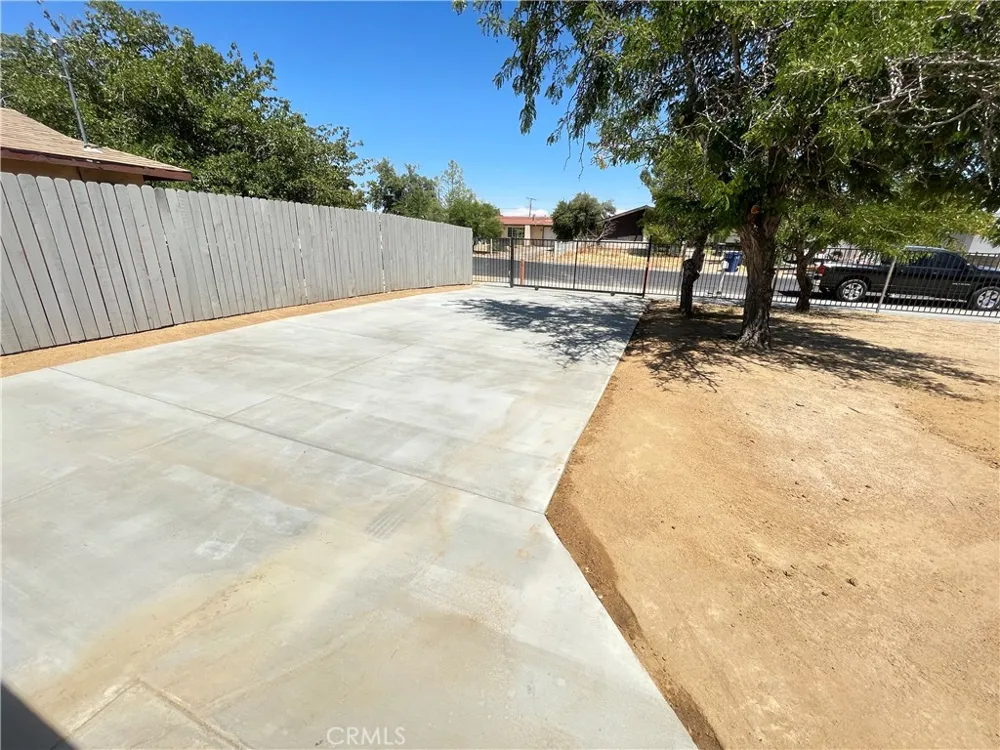 21219 Kenniston California City, CA 93505