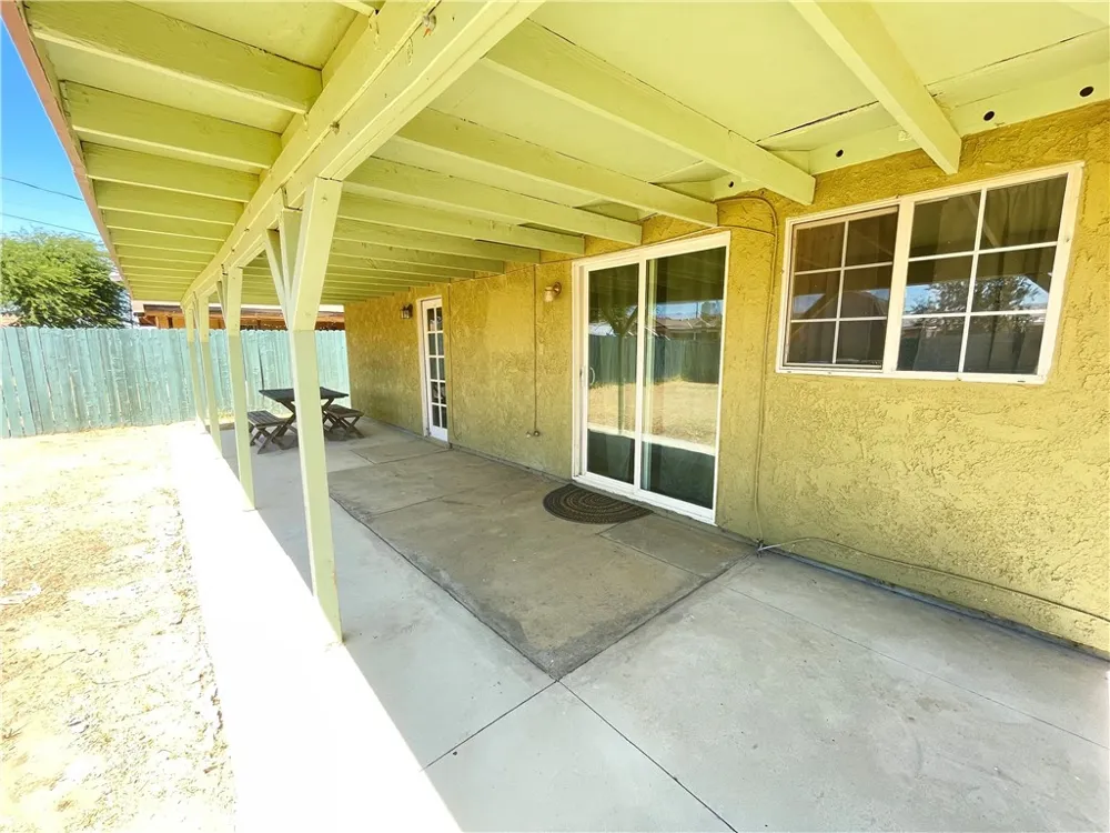 21219 Kenniston California City, CA 93505