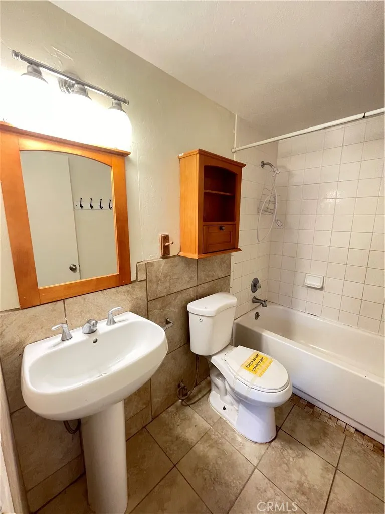 21219 Kenniston California City, CA 93505