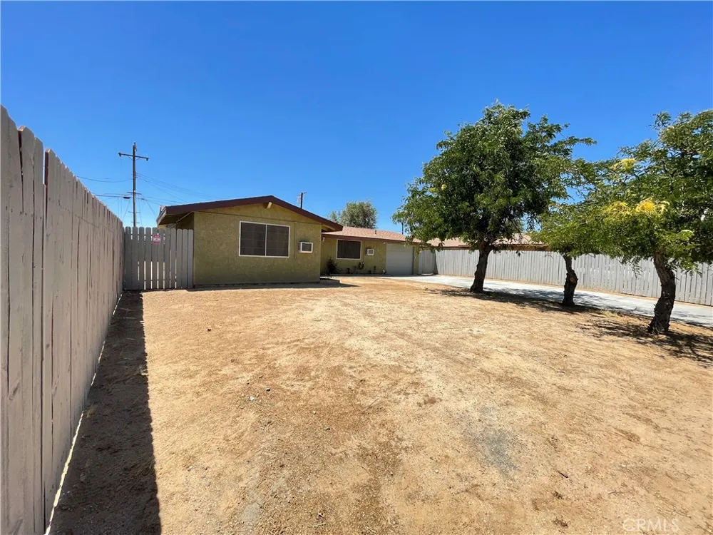 21219 Kenniston California City, CA 93505