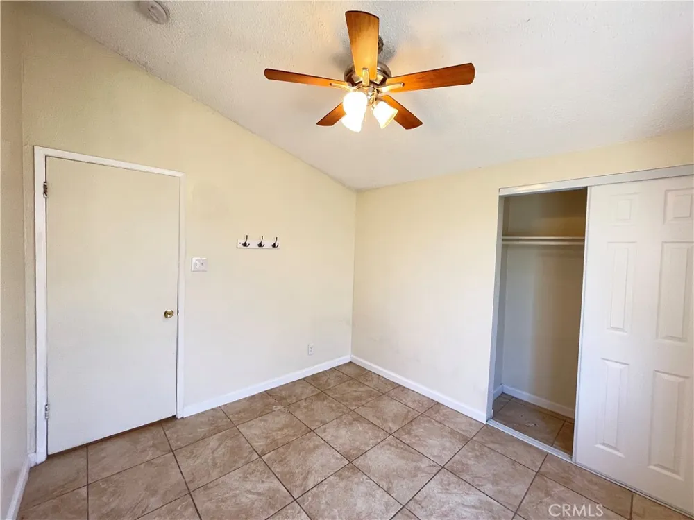 21219 Kenniston California City, CA 93505