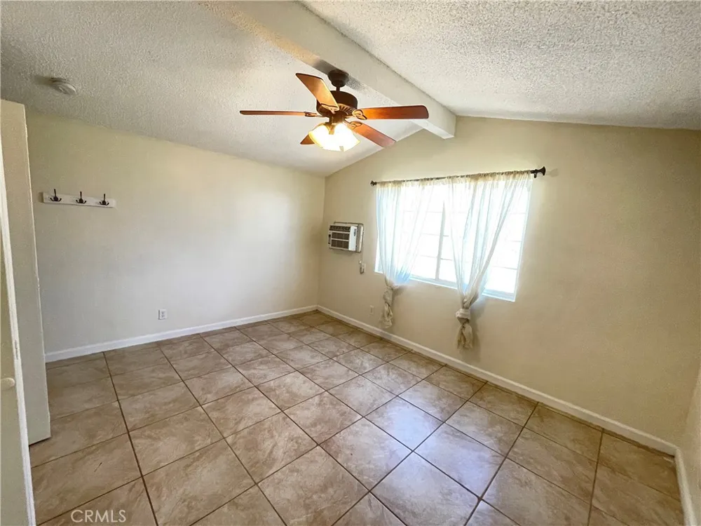 21219 Kenniston California City, CA 93505