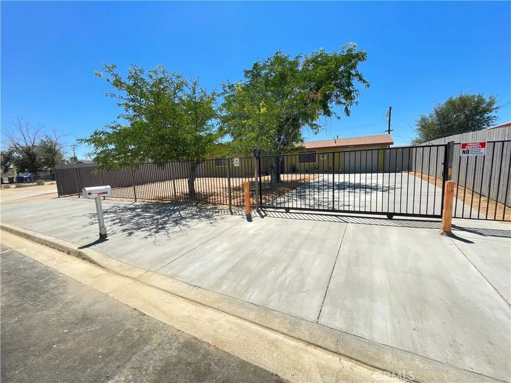 21219 Kenniston California City, CA 93505