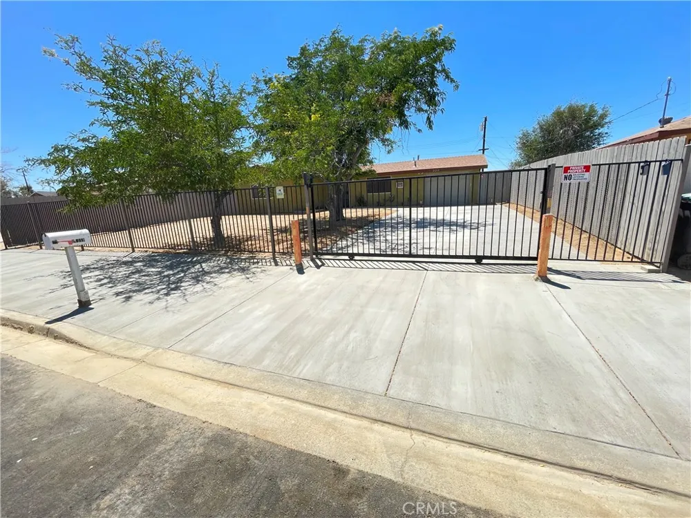 21219 Kenniston California City, CA 93505