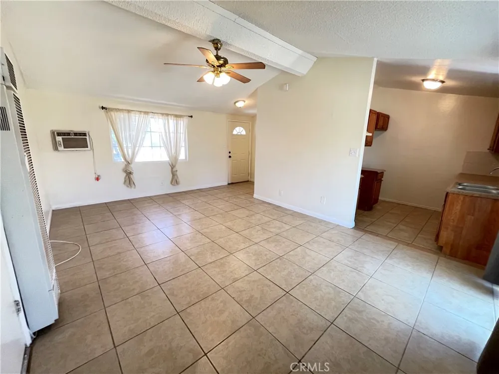 21219 Kenniston California City, CA 93505
