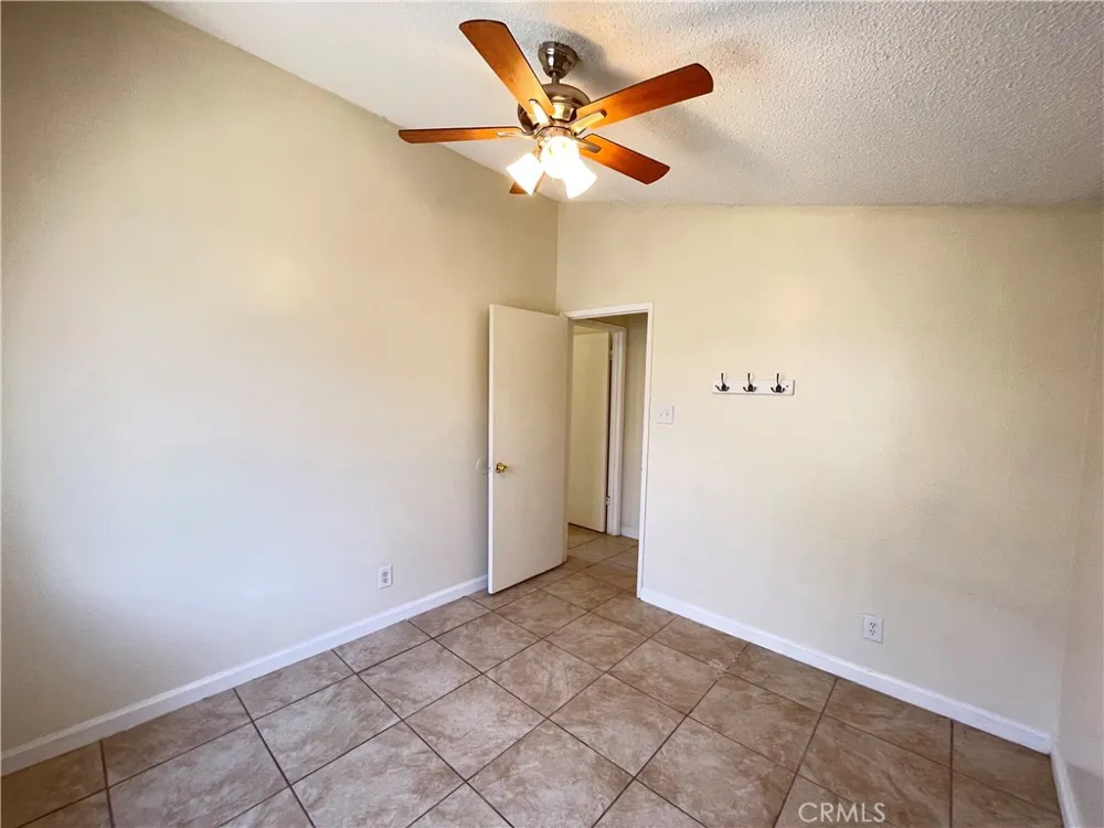 21219 Kenniston California City, CA 93505